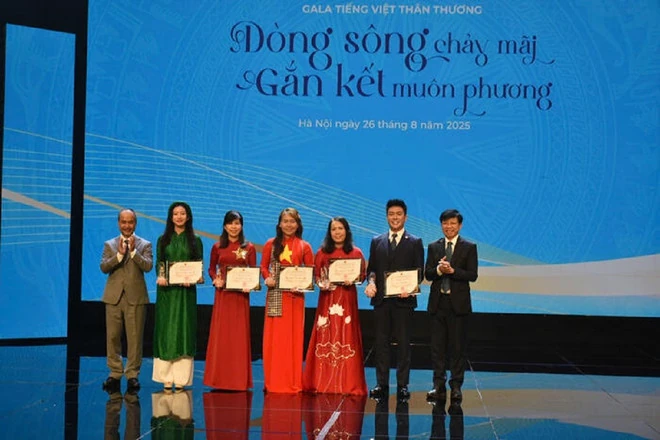 Die Vietnamesen im Ausland bewahren und pflegen die vietnamesische Sprache, so wie sie die Quelle ihrer Seele bewahren.