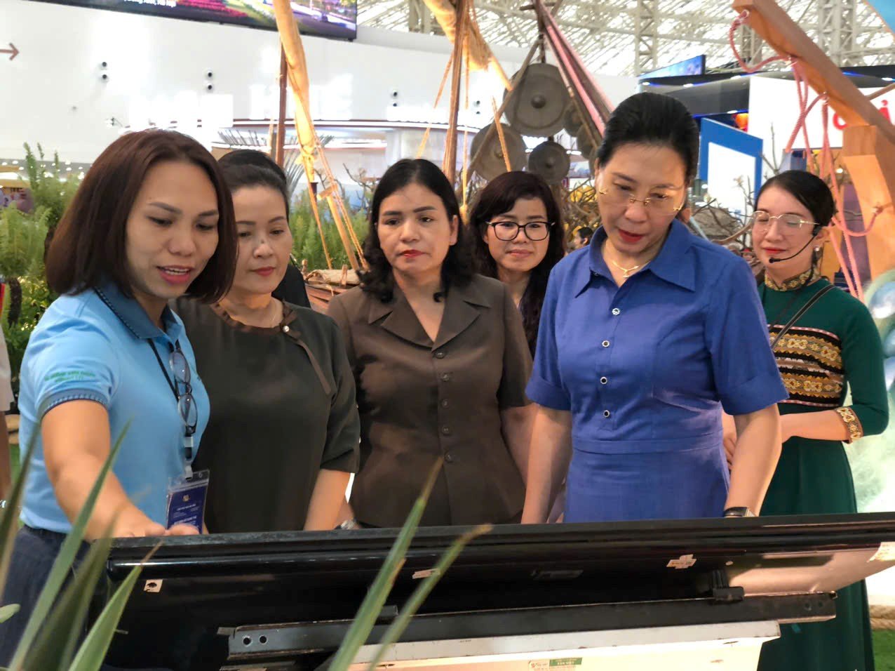 Sonderausstellungsraum „Quang Ngai – Revolutionärer Ursprung, stetige Schritte in die Zukunft“ – Foto 9