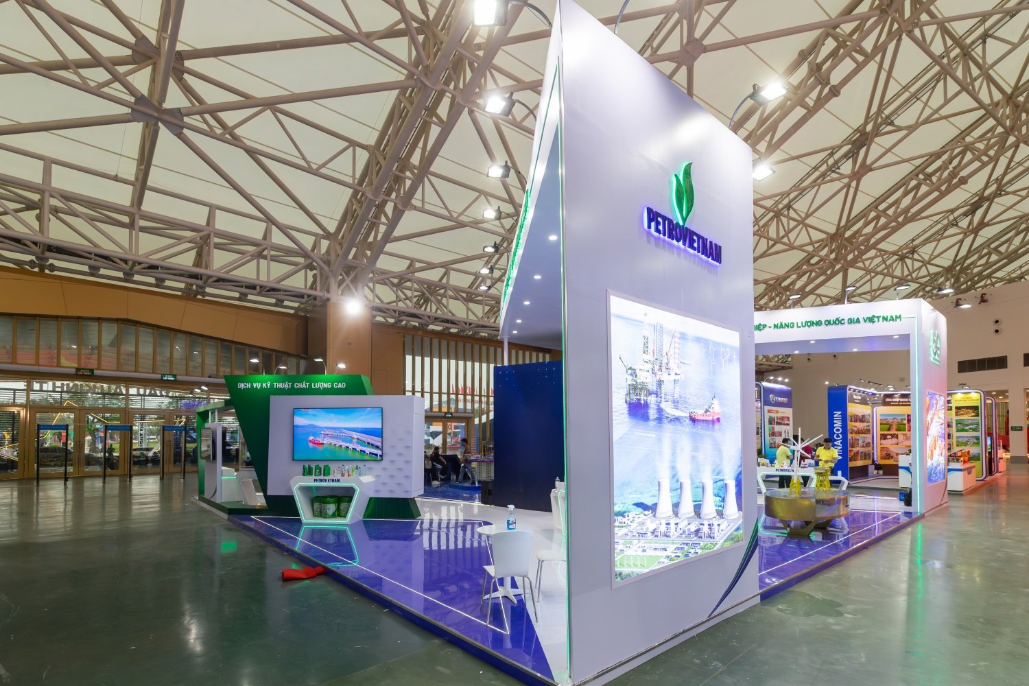 Chiêm ngưỡng gian trưng bày của Petrovietnam tại Triển lãm thành tựu kinh tế - xã hội 2025