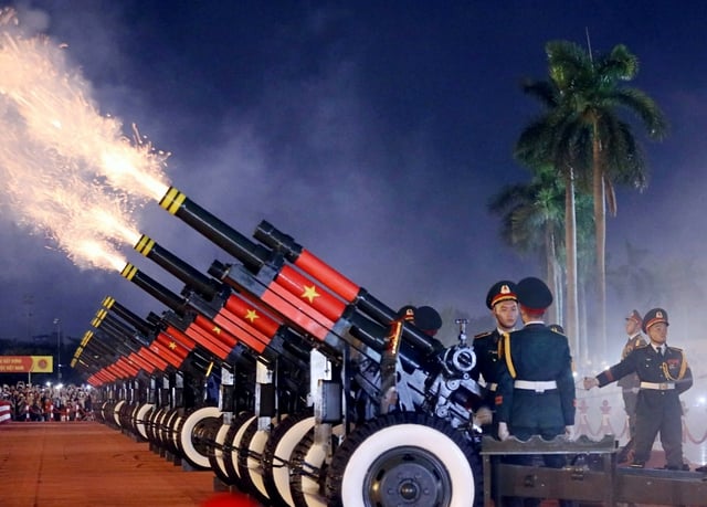 Tonight is the A80 parade rehearsal, where will people watch the fireworks? - Photo 1.