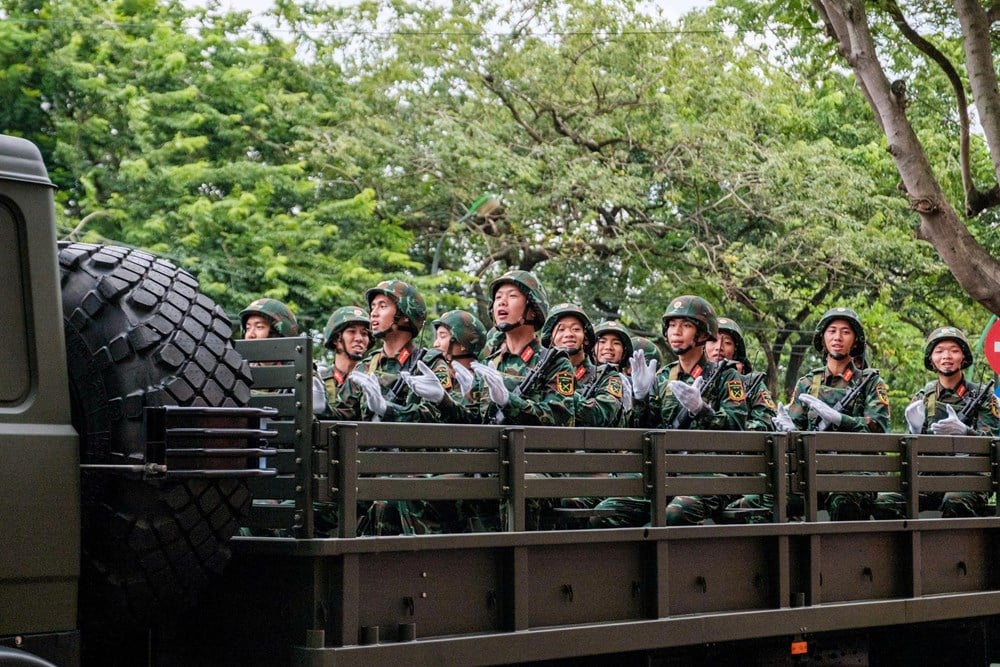 จัตุรัสบาดิญห์สง่างามและน่าเกรงขามก่อนการซ้อมขบวนพาเหรด - ภาพที่ 9