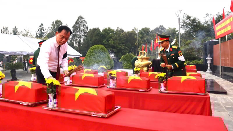 Đồng Nai trang trọng an táng 30 hài cốt liệt sĩ  -0