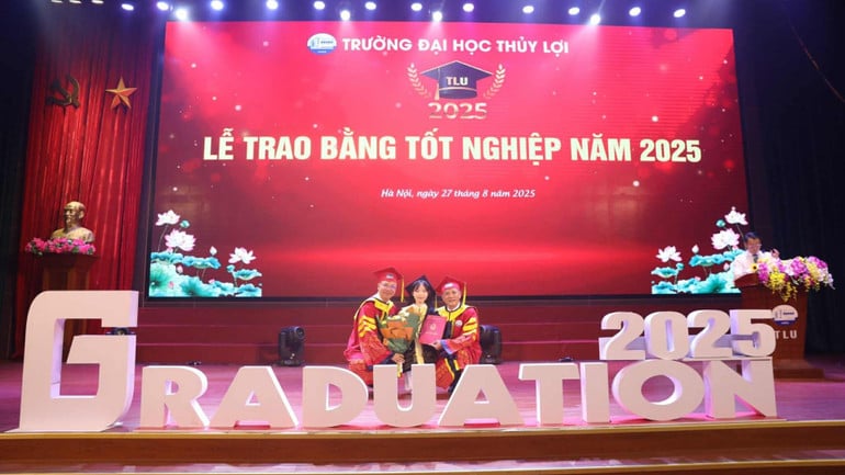 fb2675ef-f061-45c5-9cdf-f4e9b4c85613-2368.jpg