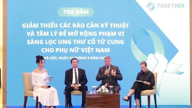 Des experts discutent de solutions pour promouvoir les efforts visant à éliminer le cancer du col de l’utérus au Vietnam.