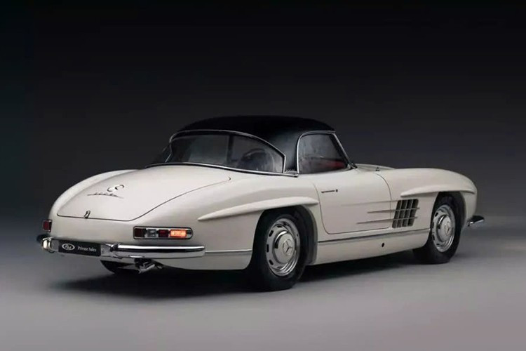 62年以上前のメルセデス・ベンツ300SLロードスターの価値は2000億ドン