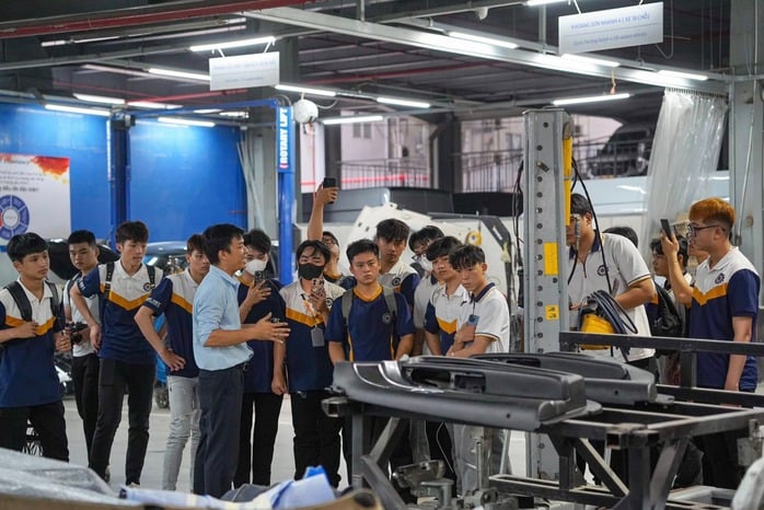 Đã trúng tuyển đại học, nhiều thí sinh bất ngờ chuyển hướng học cao đẳng - Ảnh 2.