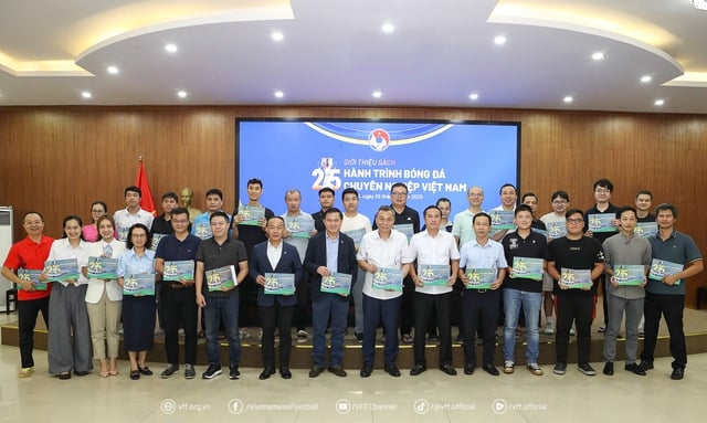 Cuốn sách đặc biệt ghi lại khoảnh khắc HAGL và Kiatisak thống trị V-League- Ảnh 5.