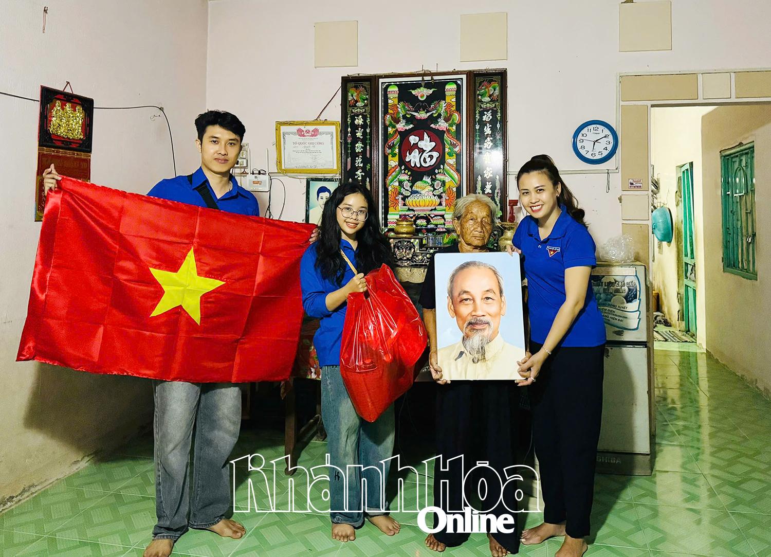 អញ្ជើញទៅសួរសុខទុក្ខ និងជូនអំណោយដល់ក្រុមគ្រួសារសពលោក Nguyen Nhi