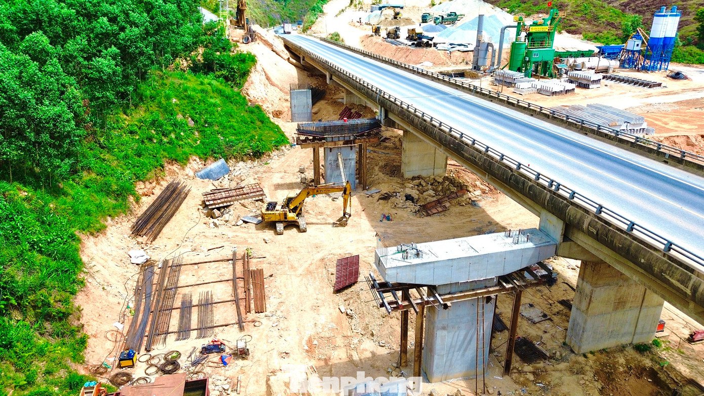 tp-5-running-water-off-highway-la-son-hoa-lien-3.jpg