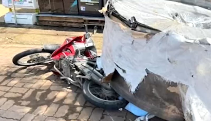 トラクタートレーラーが数十トンの鋼鉄コイルを道路に落下させる事故が2件連続で発生 -2