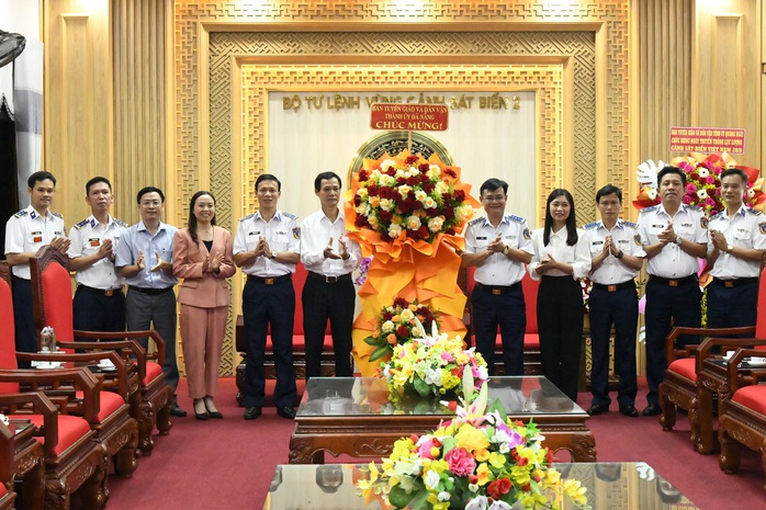 Ban Tuyên giáo và Dân vận Đà Nẵng chúc mừng Ngày truyền thống Cảnh sát biển Việt Nam - Ảnh 1.