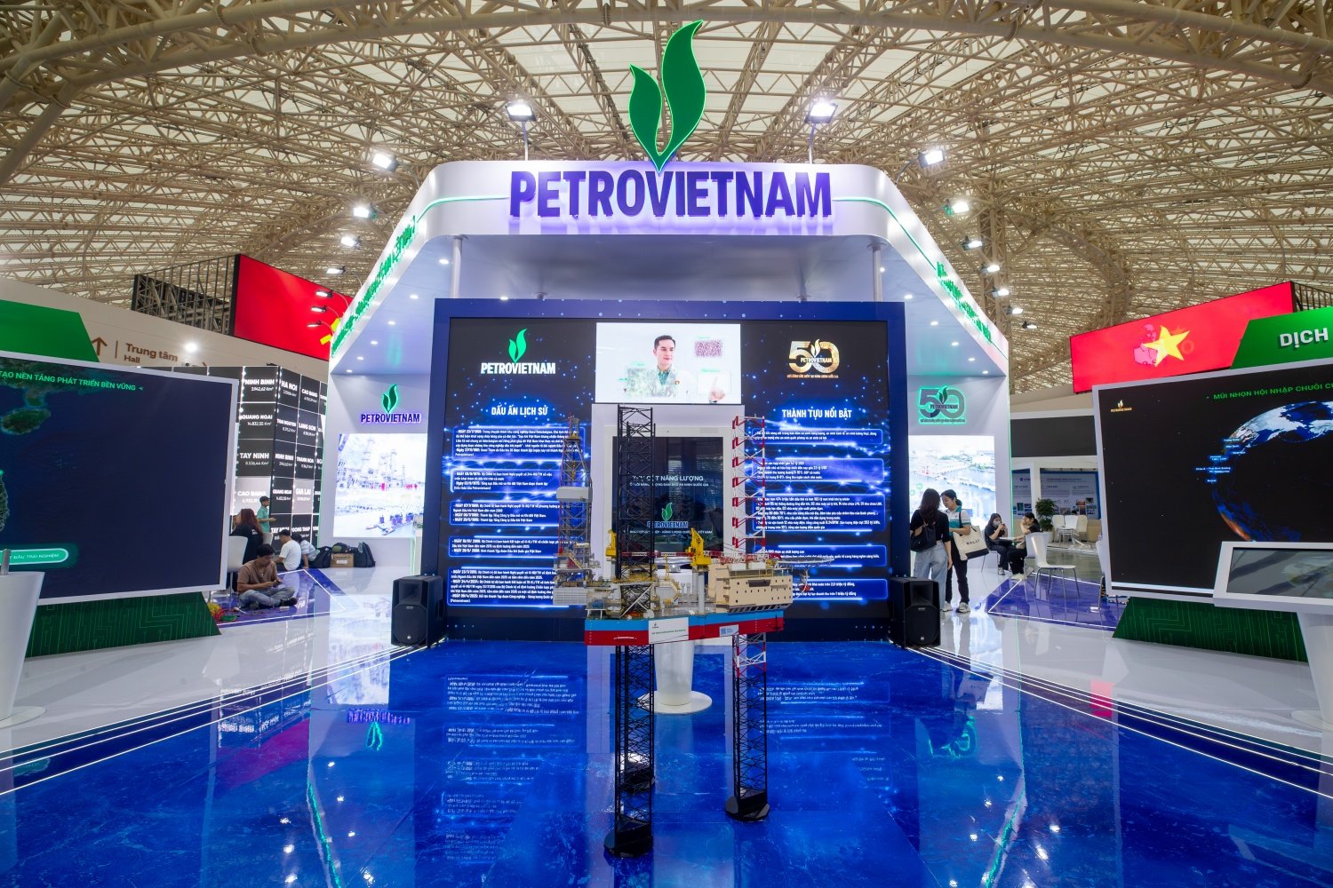 Khu vực gian triển lãm của Petrovietnam