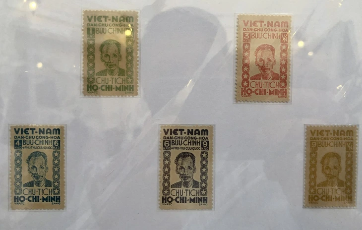 Quốc kỳ Việt Nam lần đầu xuất hiện trên vật phẩm bưu chính thế giới do nước nào phát hành? - Ảnh 2.