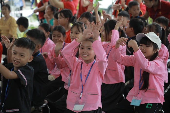Nâng cao ý thức giữ gìn bản sắc văn hóa cho học sinh dân tộc thiểu số- Ảnh 2.