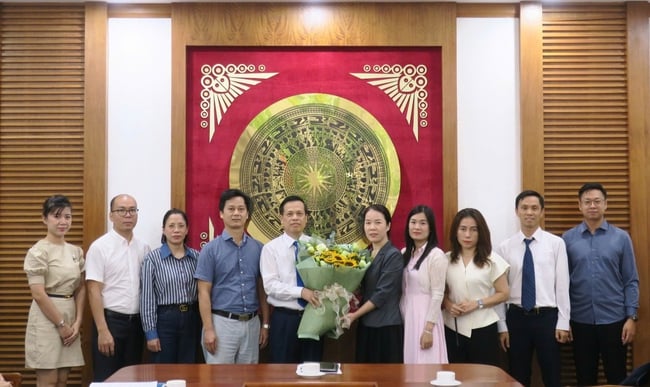 Trao Quyết định nghỉ hưu trước tuổi cho Phó Cục trưởng Cục Thông tin cơ sở và Thông tin đối ngoại - Ảnh 4.