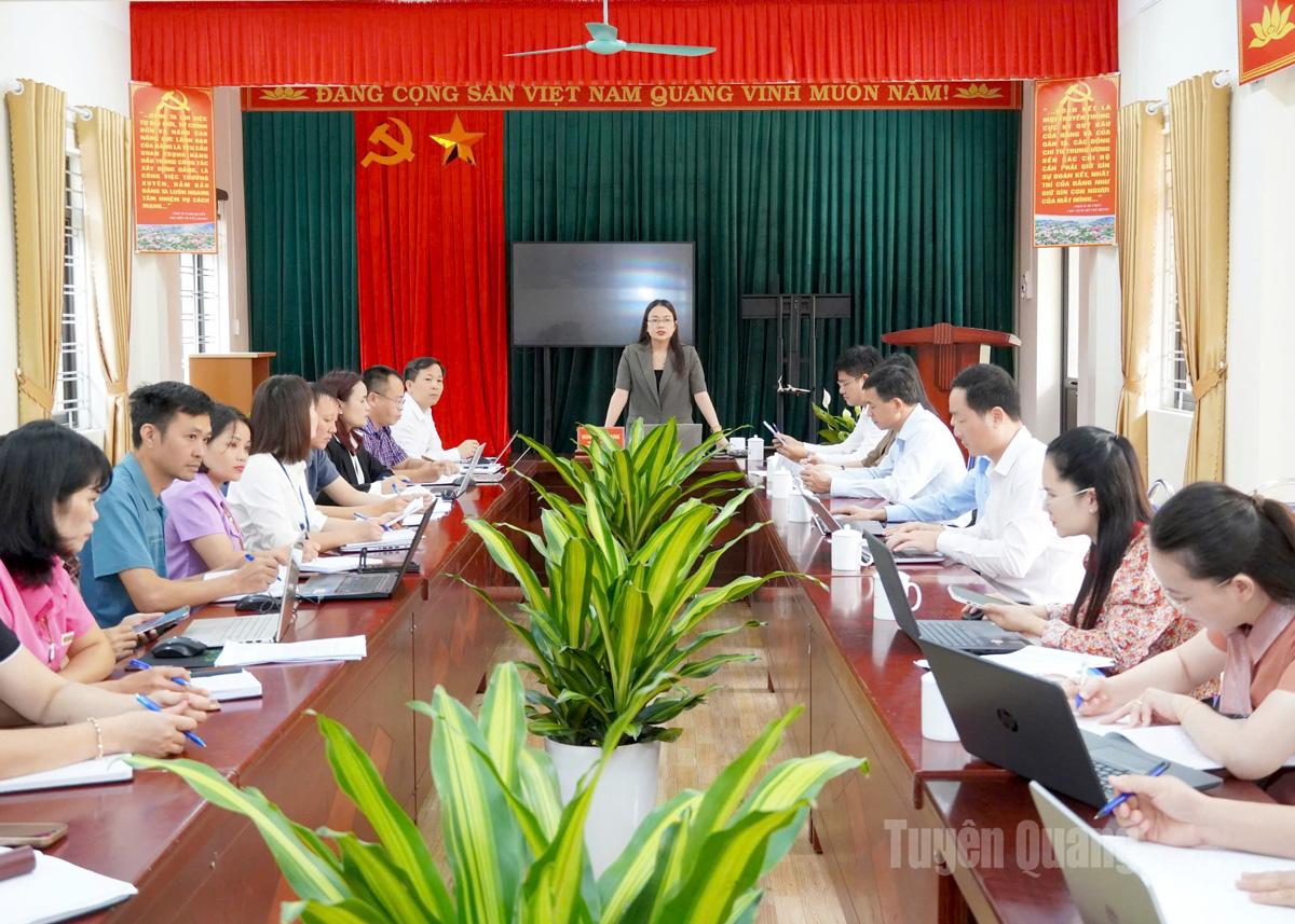 ក្រុម​ត្រួតពិនិត្យ​បាន​ធ្វើ​ការ​នៅ​ឃុំ​សួង។
