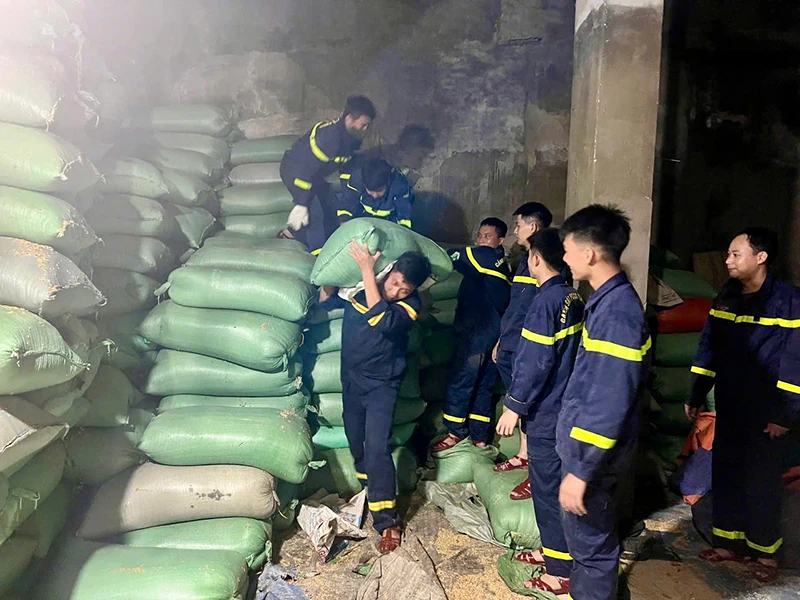 Giao nhiệm vụ cụ thể cho một số xã, phường, tập trung ứng phó, khắc phục hậu quả của mưa bão