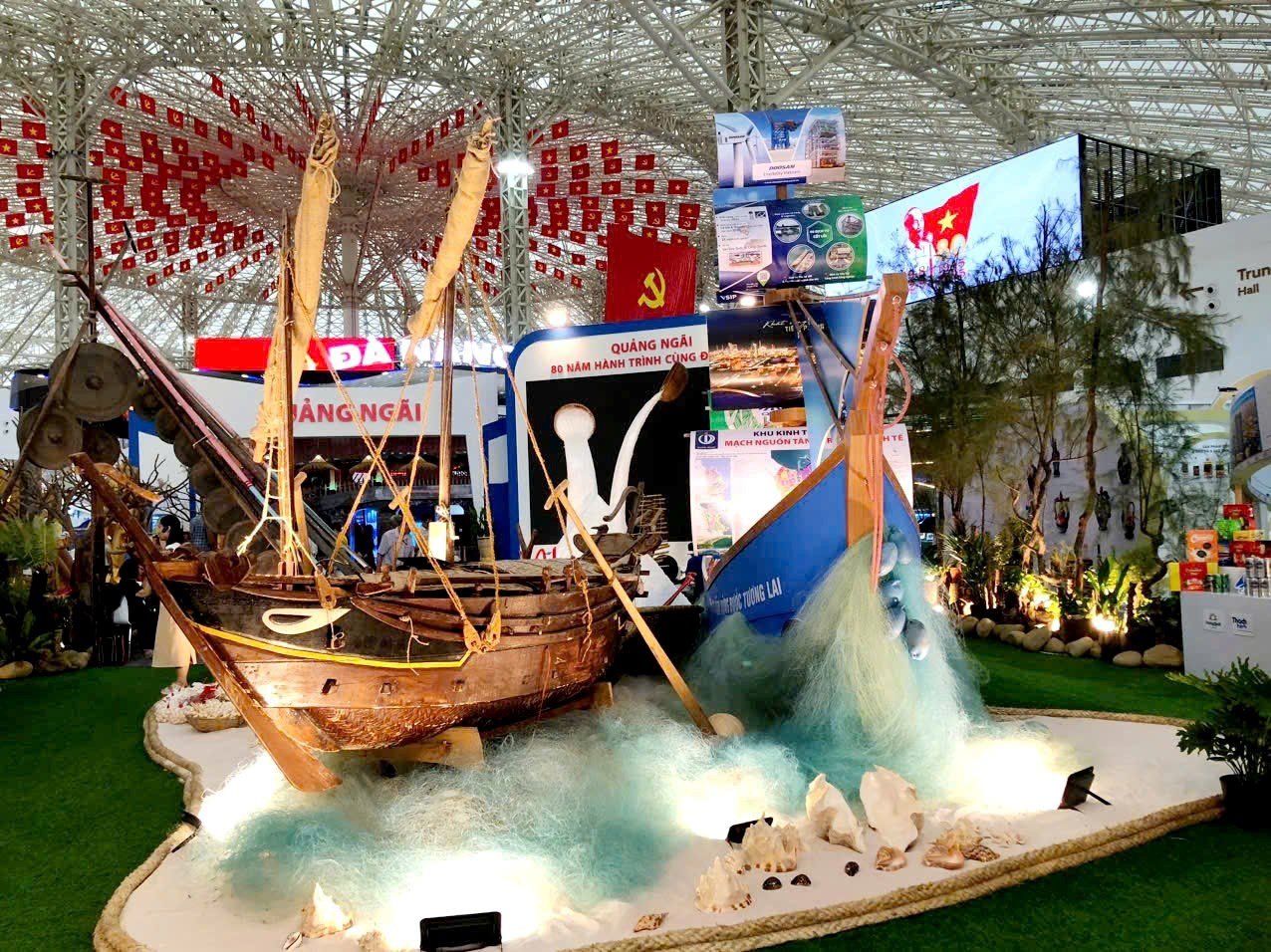 Sonderausstellungsraum „Quang Ngai – Revolutionärer Ursprung, stetige Schritte in die Zukunft“ – Foto 5