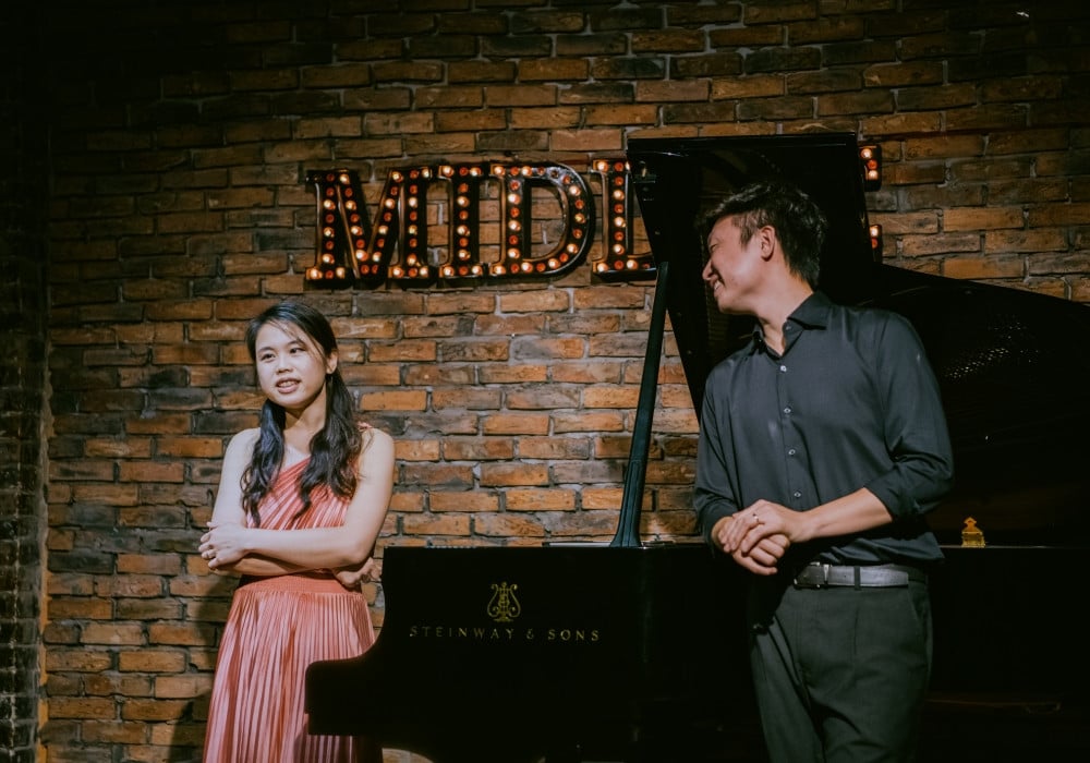 batch_Phúc & Hsin Chiao cùng dẫn chương trình.jpg