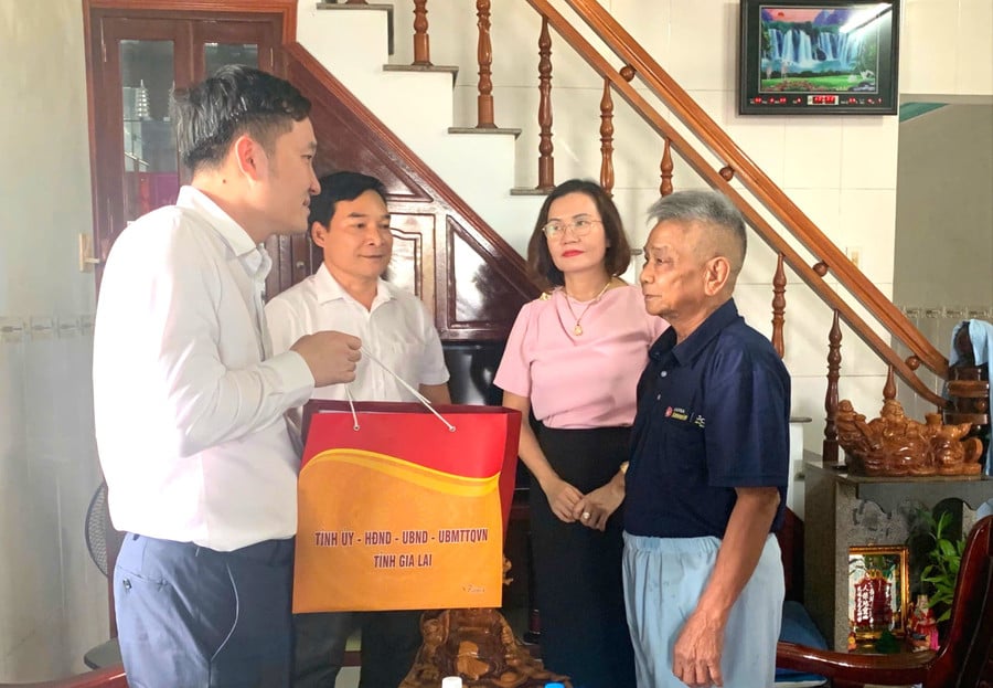 tham-tang-qua-thuong-binh-ngo-thanh-chung-7271.jpg