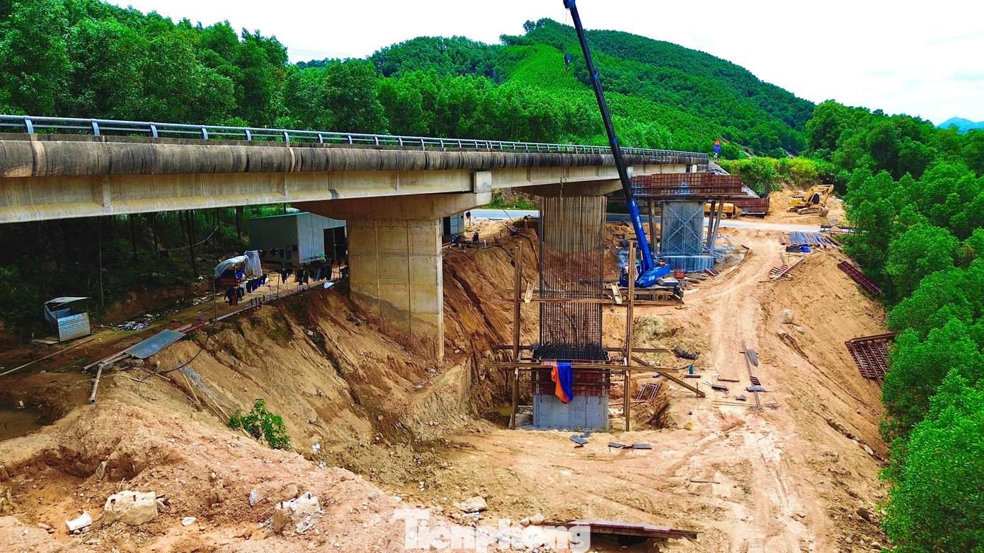 tp-5-running-water-off-highway-la-son-hoa-lien-1.jpg