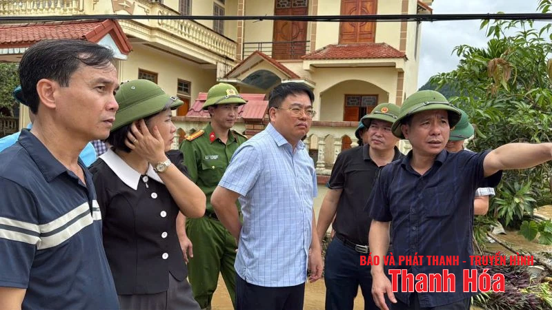 Head of Nghi Son Economic Zone Management Board and Industrial Parks inspects the work of overcoming the consequences of storm No. 5 in Cam Tu commune