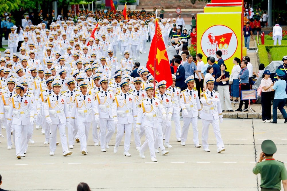 จัตุรัสบาดิญห์สง่างามและน่าเกรงขามก่อนการซ้อมขบวนพาเหรด - ภาพที่ 5