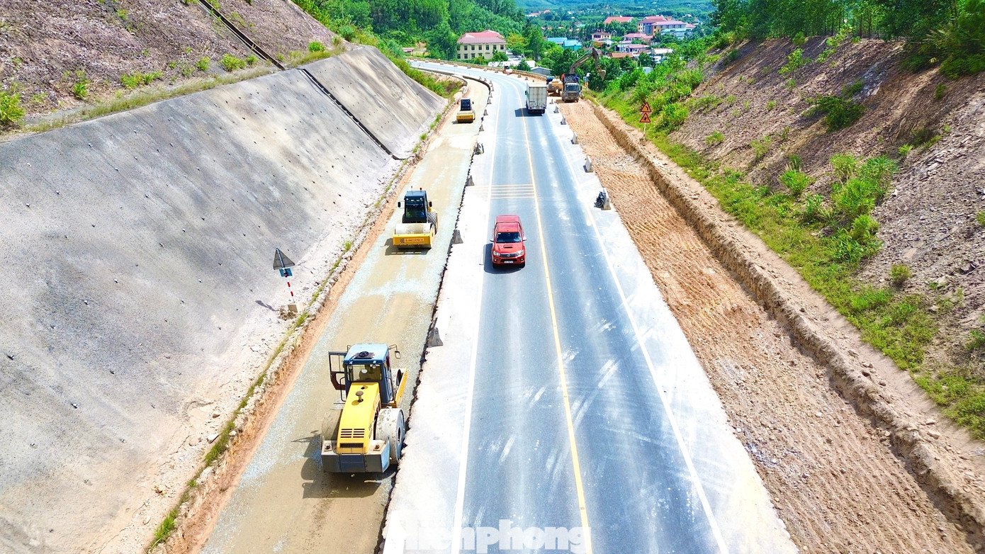 tp-7-running-water-off-highway-la-son-hoa-lien-2.jpg