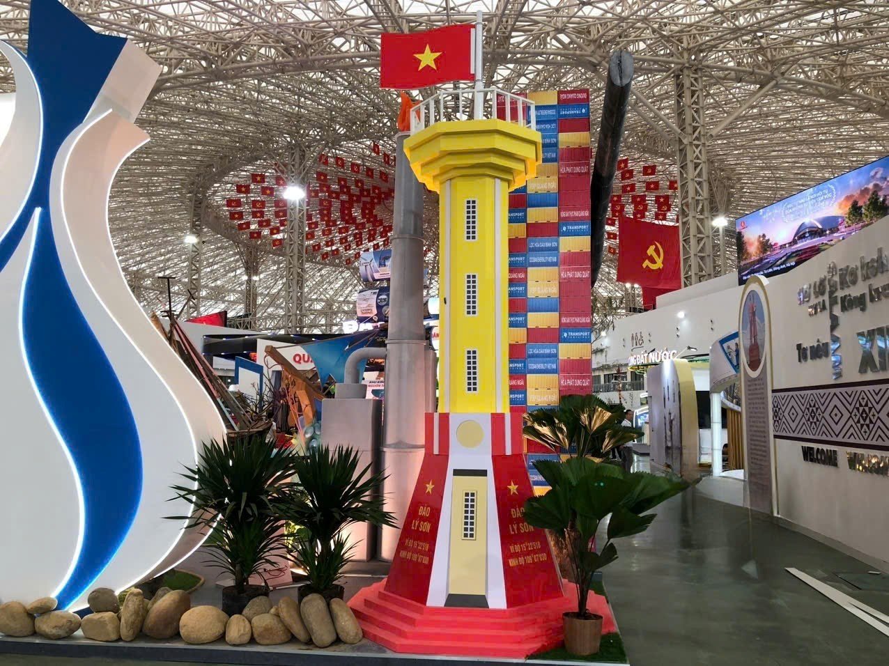 Sonderausstellungsraum „Quang Ngai – Revolutionärer Ursprung, stetige Schritte in die Zukunft“ – Foto 6