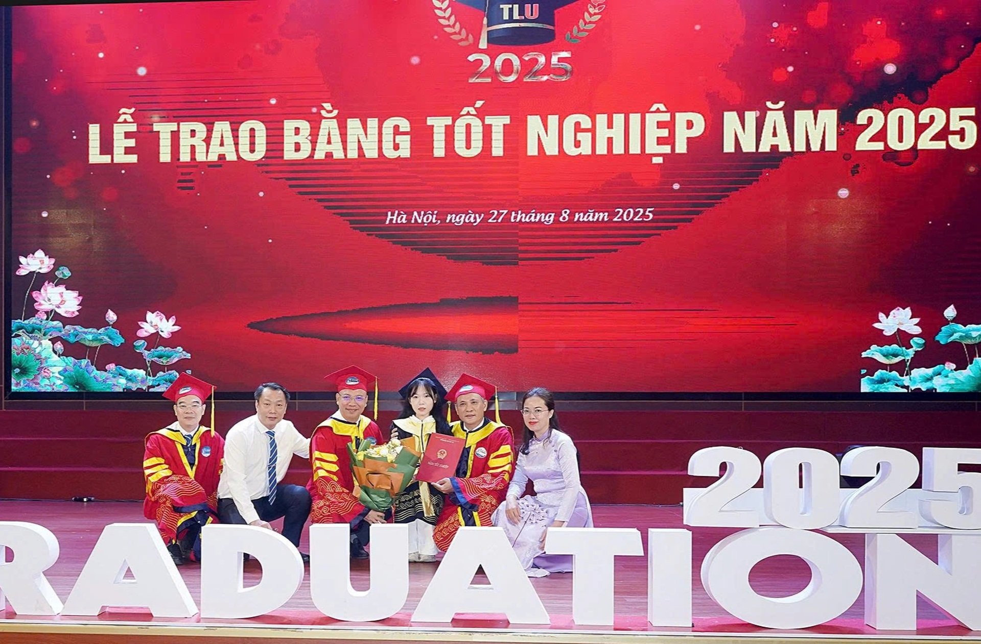 Nữ sinh “tí hon” tốt nghiệp loại giỏi chia sẻ gia cảnh đẫm nước mắt - 5