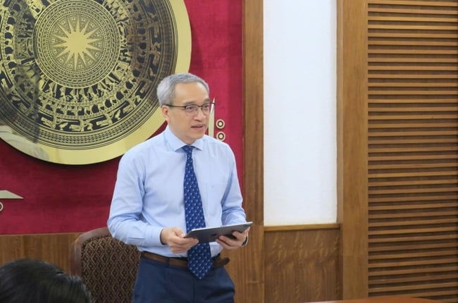Trao Quyết định nghỉ hưu trước tuổi cho Phó Cục trưởng Cục Thông tin cơ sở và Thông tin đối ngoại - Ảnh 1.