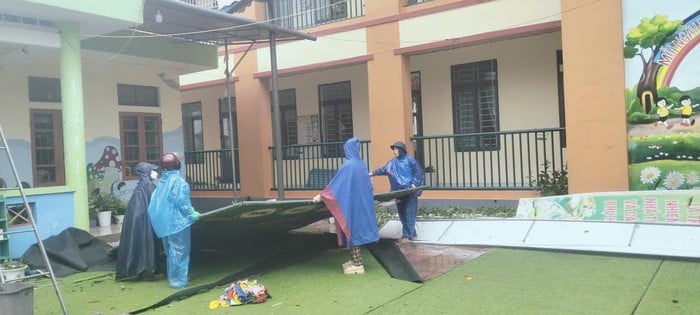 Hà Tĩnh: Các trường gấp rút khắc phục hậu quả sau bão, quyết tâm khai giảng đúng hẹn- Ảnh 2.