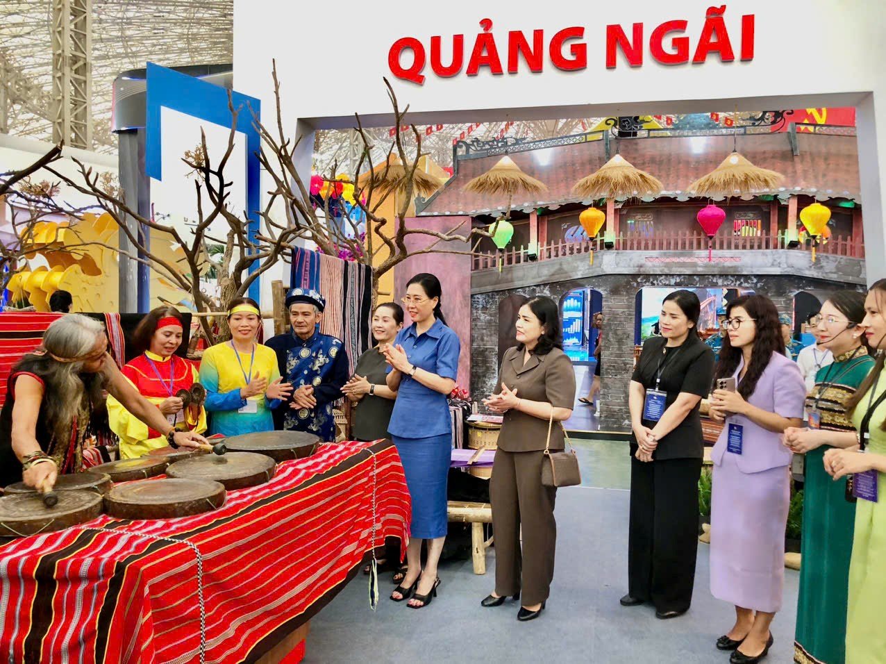 Sonderausstellungsraum „Quang Ngai – Revolutionärer Ursprung, stetige Schritte in die Zukunft“ – Foto 1