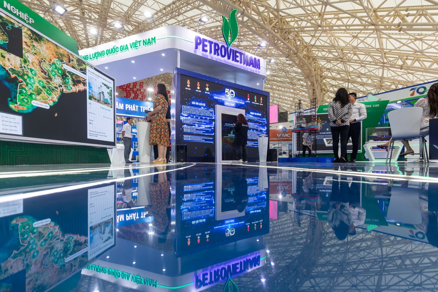 Cận cảnh gian trưng bày của Petrovietnam tại Triển lãm thành tựu đất nước năm 2025