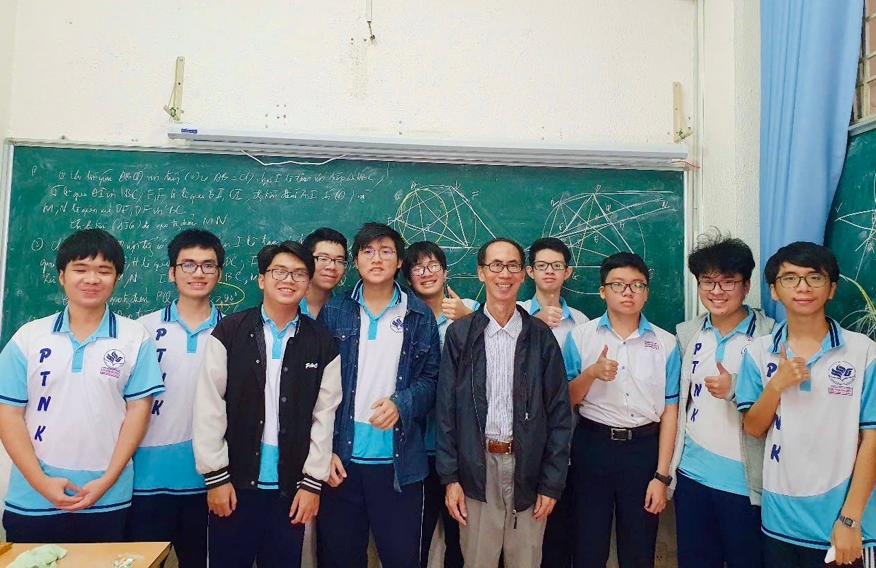 Huyền thoại toán học Việt Nam và hành trình chinh phục Olympic toán  - 4