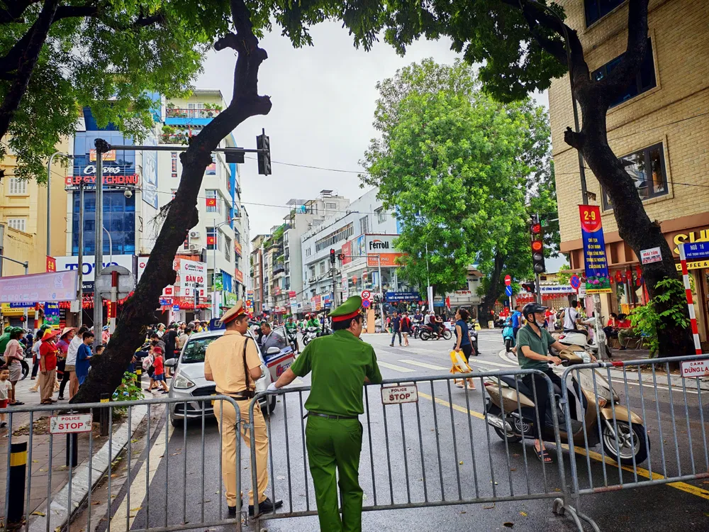 Duong pho 1.jpg
