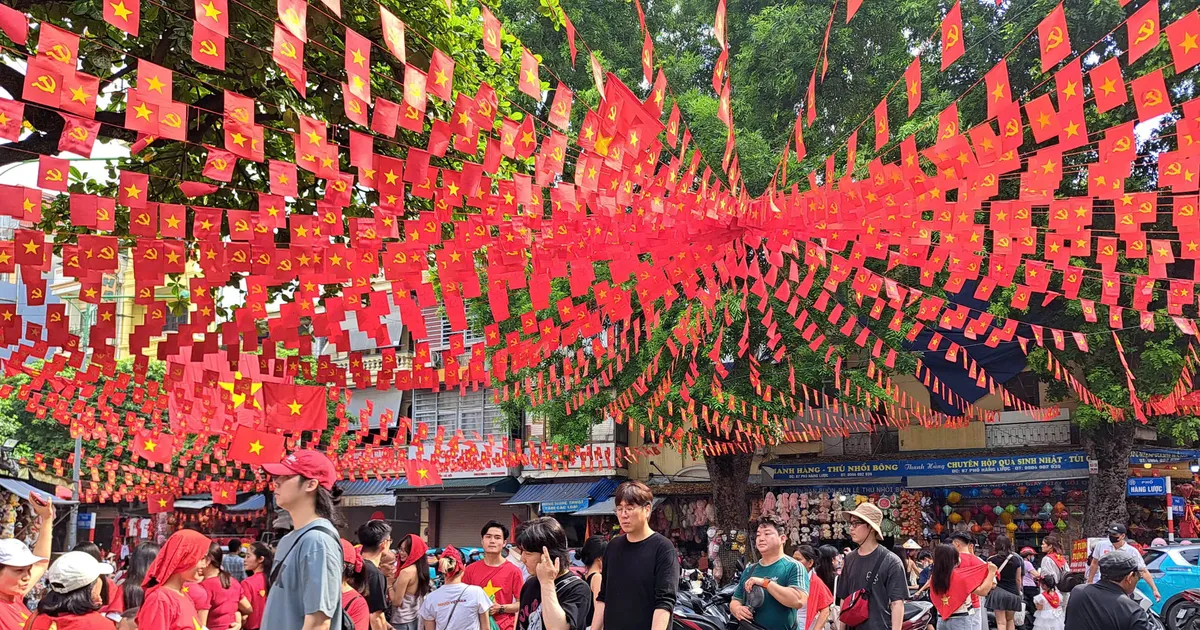 Thủ đô rợp cờ hoa trước “concert” quốc gia 2-9