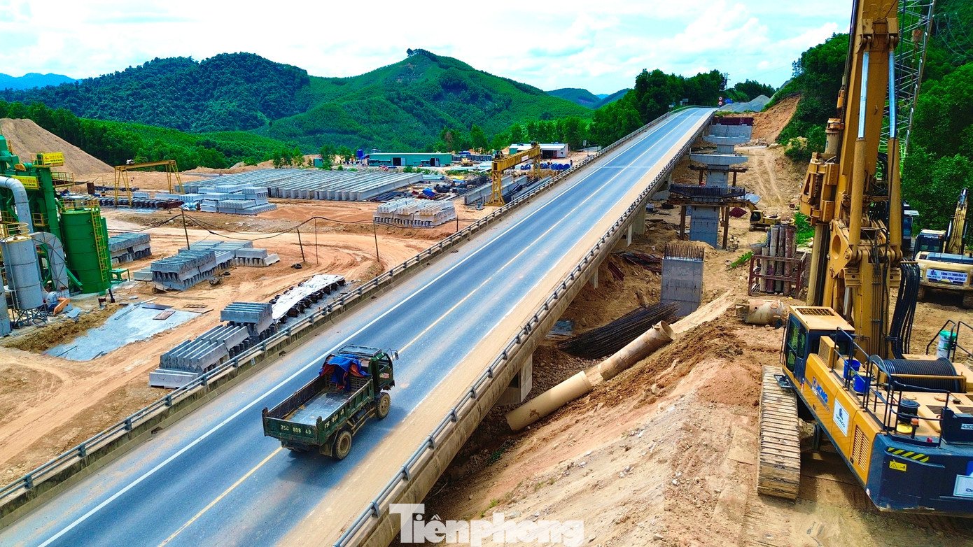 tp-5-running-water-off-highway-la-son-hoa-lien-4.jpg