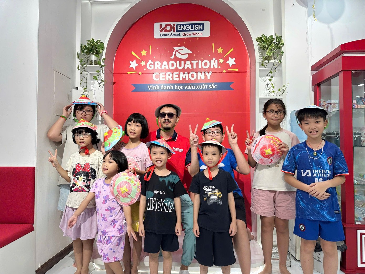 anh-giao-luu-van-hoa-giua-giao-vien-va-hoc-sinh-tia-hdi-english.jpg