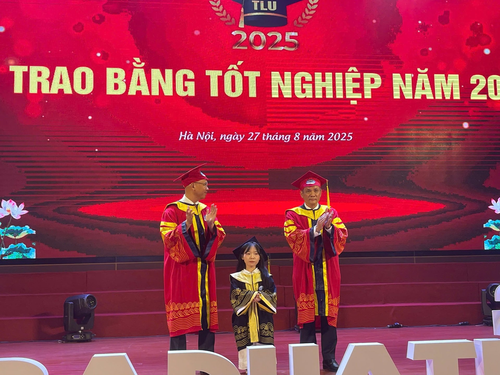 Nữ sinh “tí hon” tốt nghiệp loại giỏi chia sẻ gia cảnh đẫm nước mắt - 4