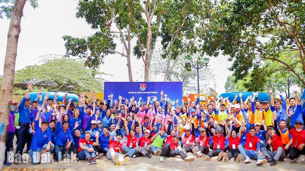 Đoàn viên thanh niên các tổ chức cơ sở Đoàn tham gia hoạt động