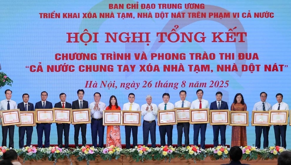 Agribank nhận bằng khen của Thủ tướng nhờ chung tay xóa nhà dột nát - 1