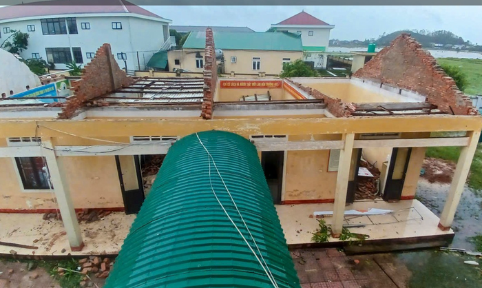 Hà Tĩnh: Các trường gấp rút khắc phục hậu quả sau bão, quyết tâm khai giảng đúng hẹn- Ảnh 4.