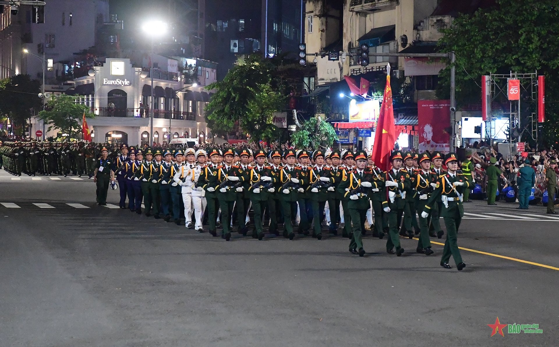Phấn khởi, vinh dự và tự hào là Người Việt Nam