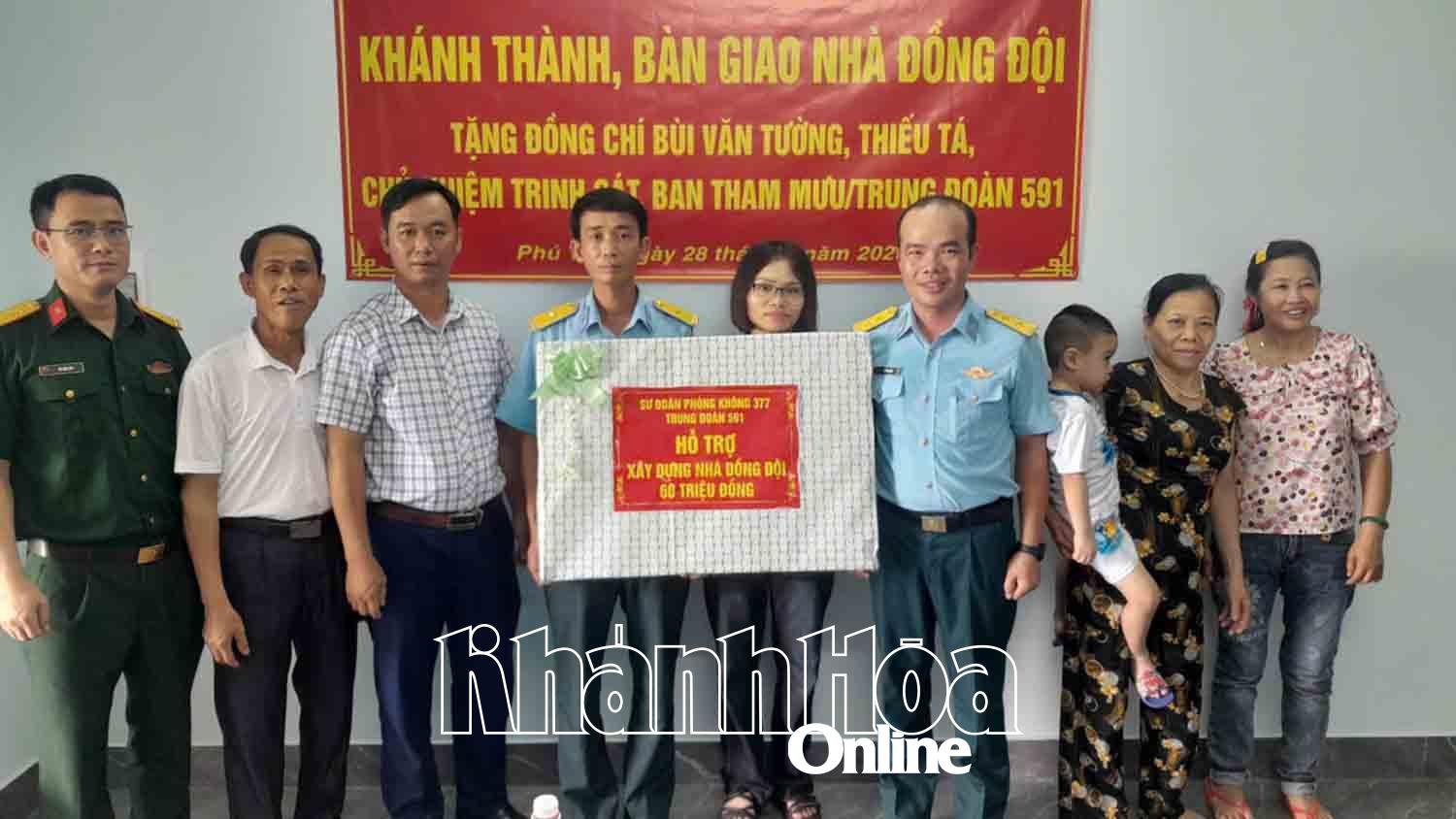 អង្គភាពបានប្រគល់ផ្ទះសមមិត្ត ជូនគ្រួសារយោធិន Bui Van Tuong។