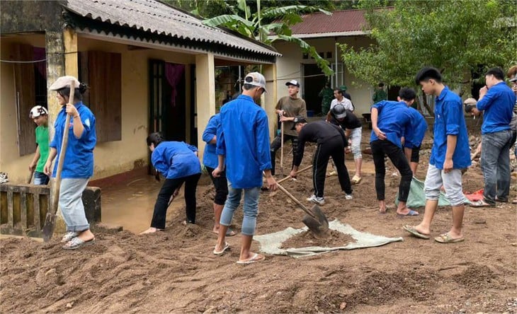 Lũ cuốn hàng trăm mét khối đất đá vào trường ở xã biên giới Thanh Hóa - Ảnh 5.