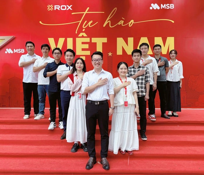 ROX Tower rực rỡ cờ hoa, lan tỏa tinh thần tự hào Việt Nam- Ảnh 8.