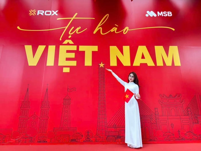 ROX Tower rực rỡ cờ hoa, lan tỏa tinh thần tự hào Việt Nam- Ảnh 4.