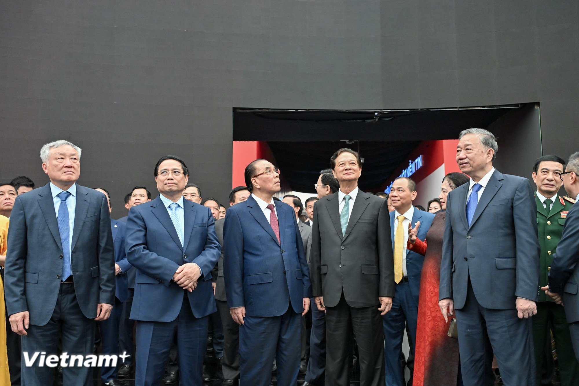 vnp-trien-lam-thanh-tuu-80-nam-9.jpg