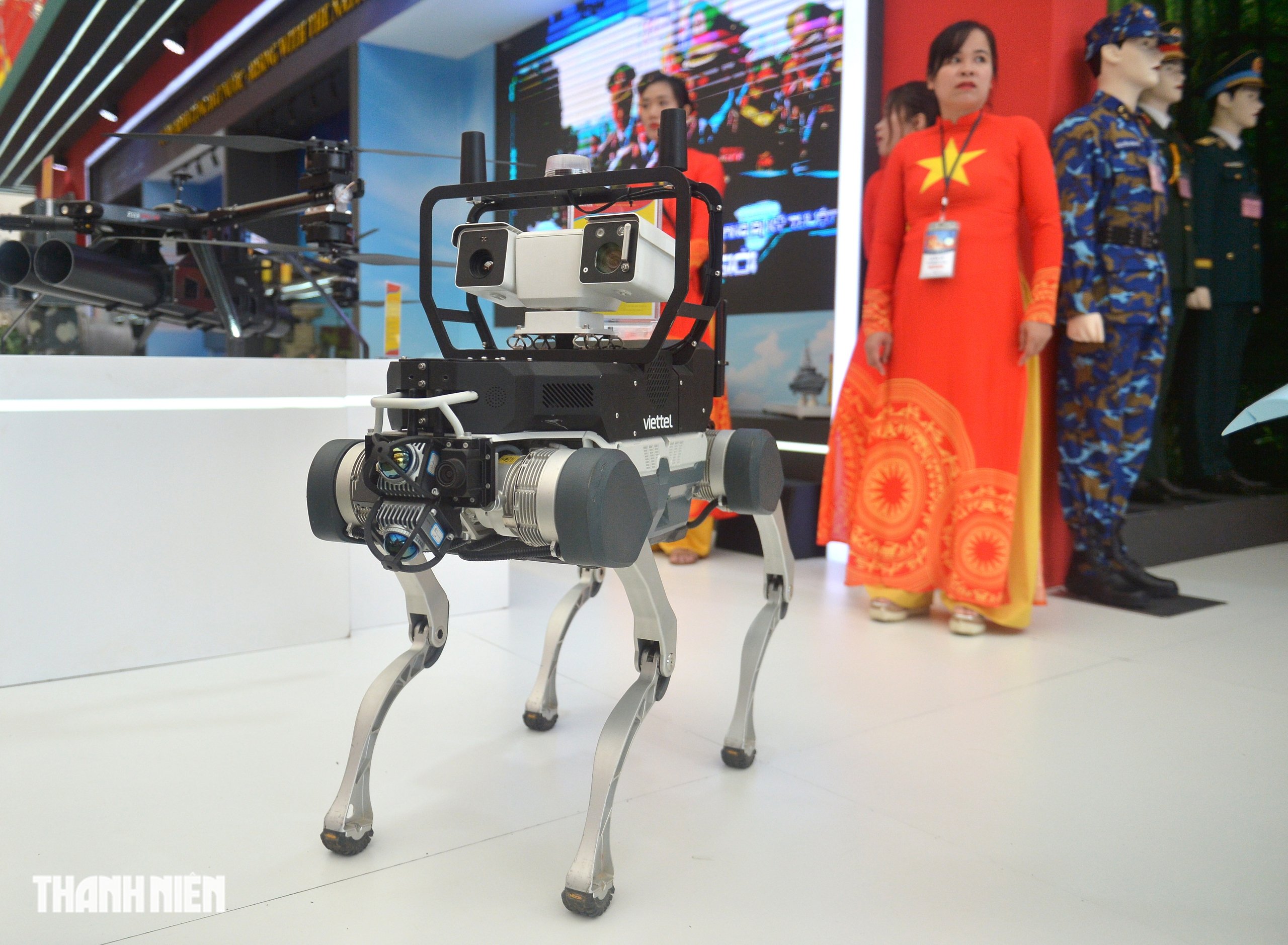 Robot tuần tra an ninh của quân đội lần đầu công bố có gì đặc biệt? - Ảnh 1.
